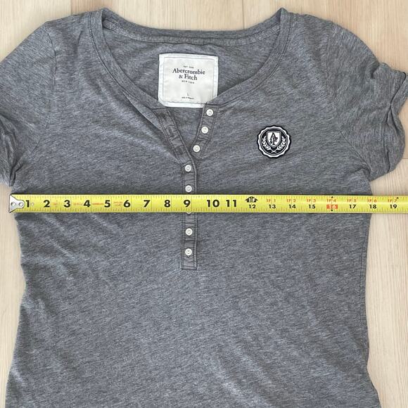 Abercrombie & Fitch Women's  Y2K Gray Henley T-Shirt Sz L Embroidered Logo - Picture 4 of 8